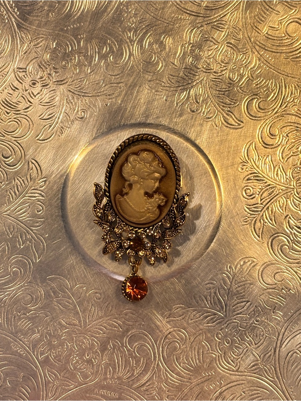 Victorian Style Cameo Brooch Pin Amber Rhinestones Faux Pearl Dangle Gold Tone
